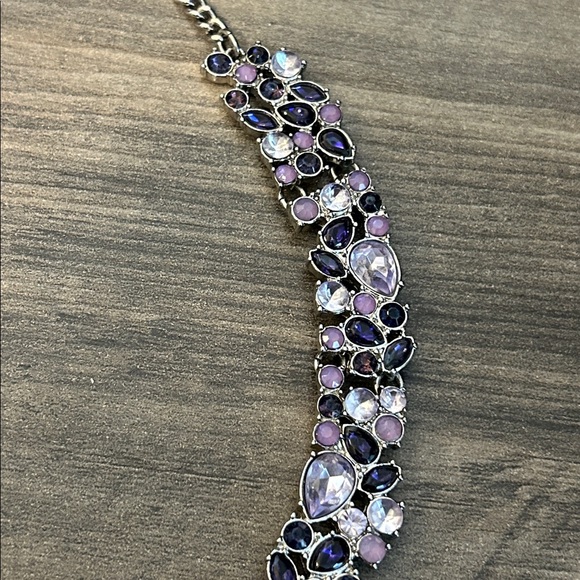 Stunning WHBM White House Black Market Purple Rhinestone statement necklace #J39 - Picture 7 of 9